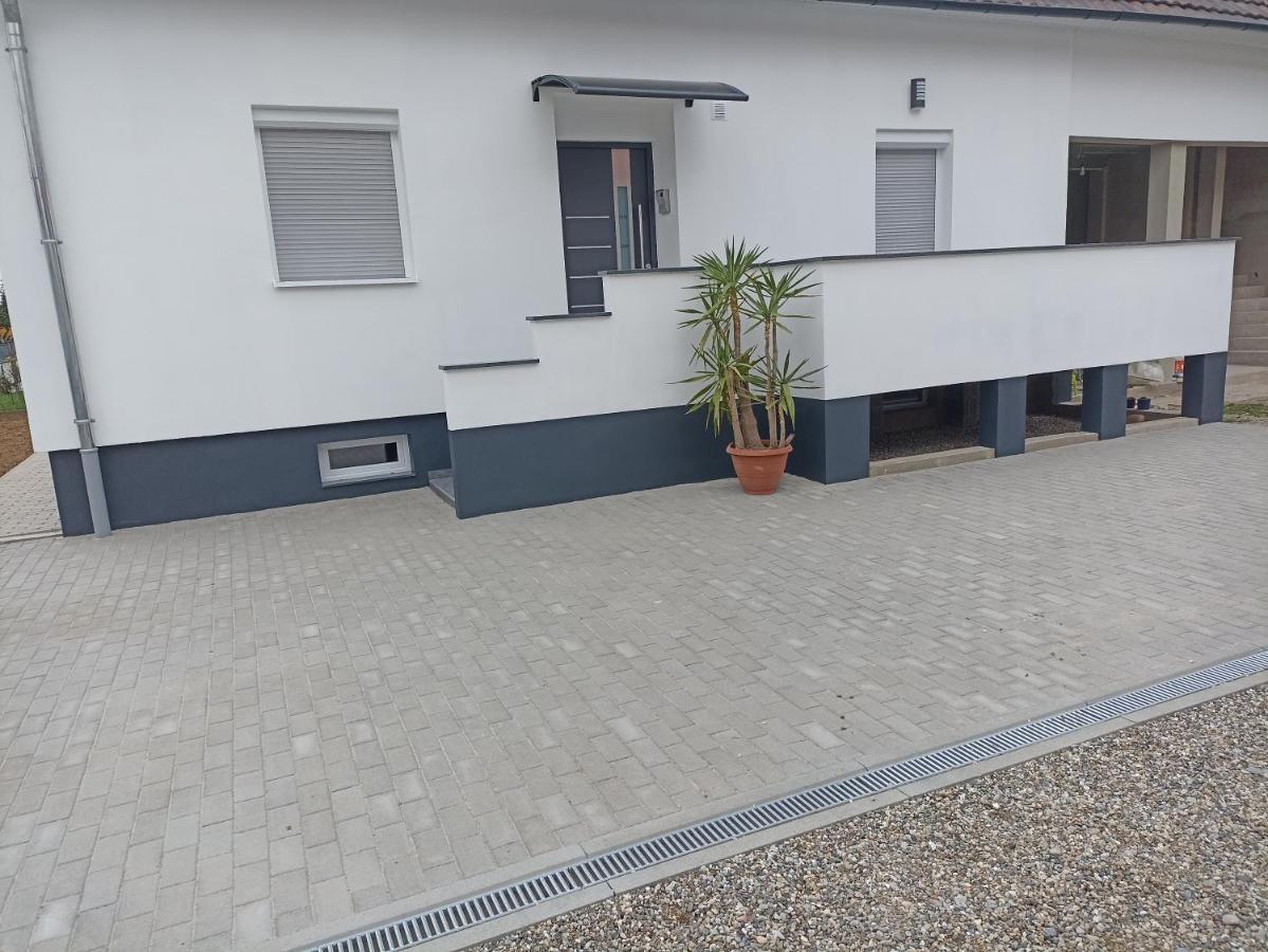 Ebs Paradies Rheinhausen Luaran gambar